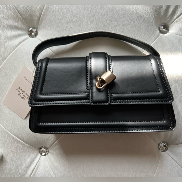 Black and Gold Lock Purse - Picture 2 of 4